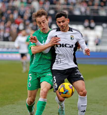 Imagen del partido entre el Burgos CF y el Racing de Santander.