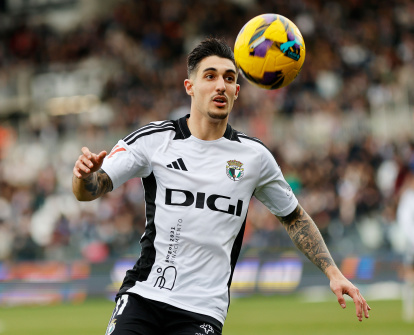 Imagen del partido entre el Burgos CF y el Racing de Santander.