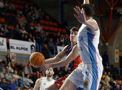 Imagen del partido entre Tizona y Menorca.