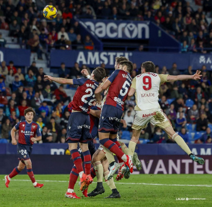 Imagen del partido entre el Levante y el Mirandés.