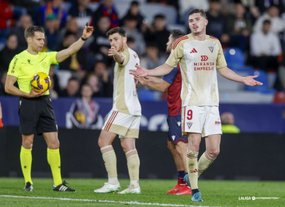 Imagen del partido entre el Levante y el Mirandés.