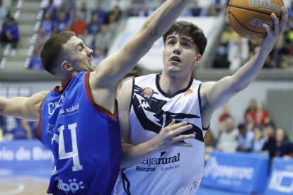 Imagen del partido entre el Silbö San Pablo Burgos y el Grupo Ureta Tizona Burgos.