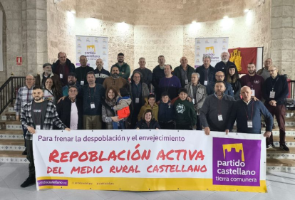 Foto de familia en el XV Congreso del Partido Castellano-Tierra Comunera (PCAS-TC.