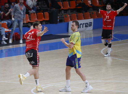 Fabrizio Casanova celebra en la cancha el gol definitivo para amarrar la victoria.