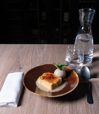 Torrija de pan brioche y sopa de café bombón del restaurante Onírica.