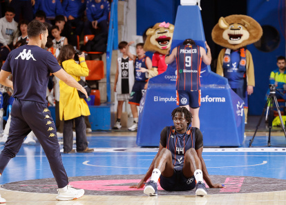 Decepción de Thiam y Pacheco tras la derrota ante Obradoiro.