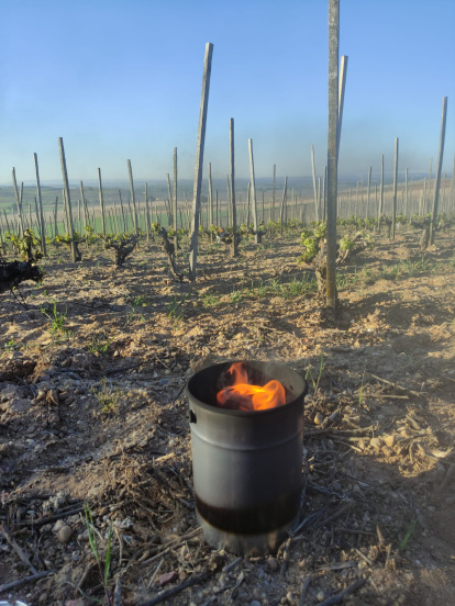 Vela de parafina que se instala en los viñedos.