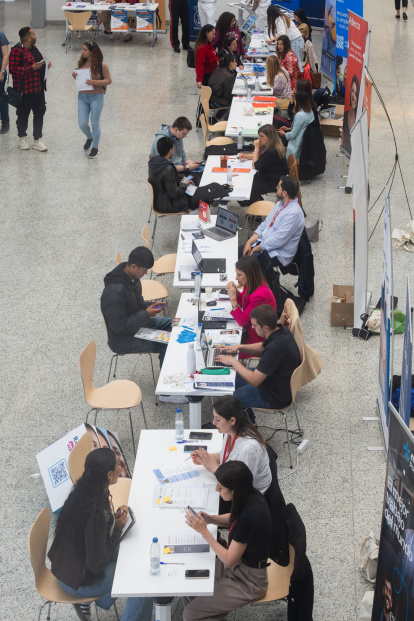 Más de 90 empresas participaron en la Feria de Empleo ofreciendo un millar de puestos de trabajo.