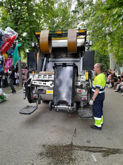 Limpieza del paseo de La Quinta durante el Curpillos.