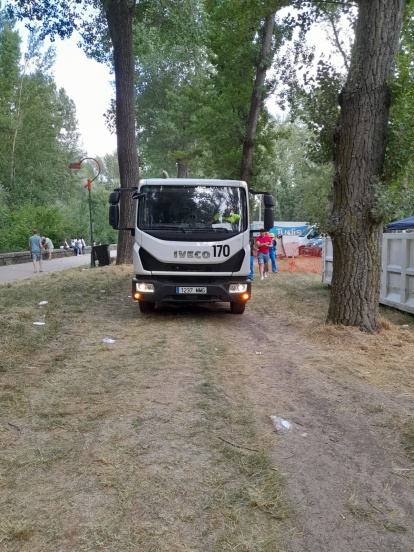 Limpieza del paseo de La Quinta durante el Curpillos.