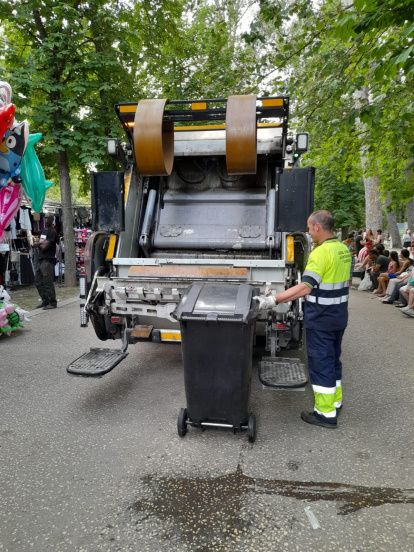 Limpieza del paseo de La Quinta durante el Curpillos.