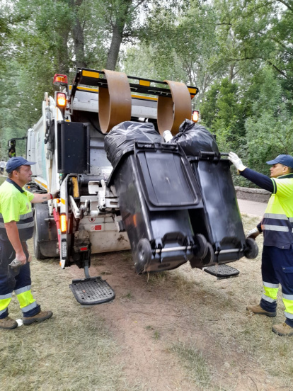 Limpieza del paseo de La Quinta durante el Curpillos.