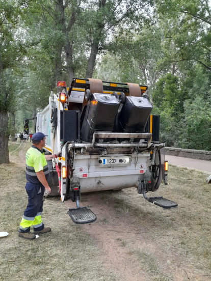 Limpieza del paseo de La Quinta durante el Curpillos.