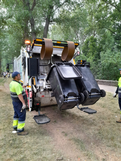 Limpieza del paseo de La Quinta durante el Curpillos.
