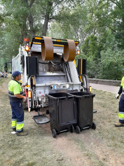 Limpieza del paseo de La Quinta durante el Curpillos.