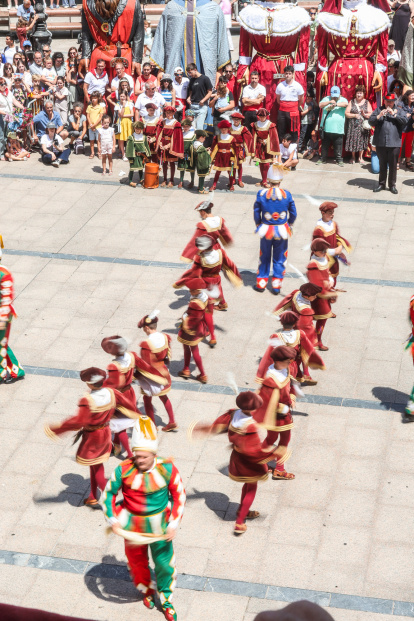 Último pasacalles de los Gigantillos, Gigantones y Danzantes en las fiestas de San Pedro 2025.