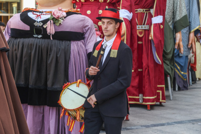 Último pasacalles de los Gigantillos, Gigantones y Danzantes en las fiestas de San Pedro 2025.