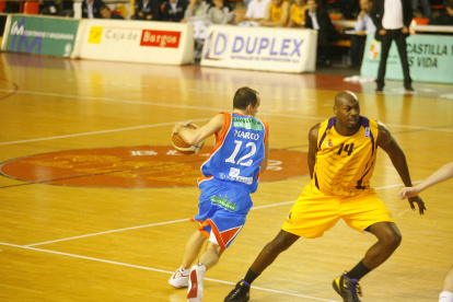 El entrenador del Leyma Coruña, en sus tiempos como base del CB Atapuerca en El Plantío.
