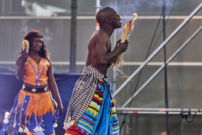 Imagen de la inauguración del Festival de Folclore.
