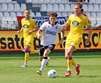 Imagen del partido entre el Burgos CF y el Valladolid.