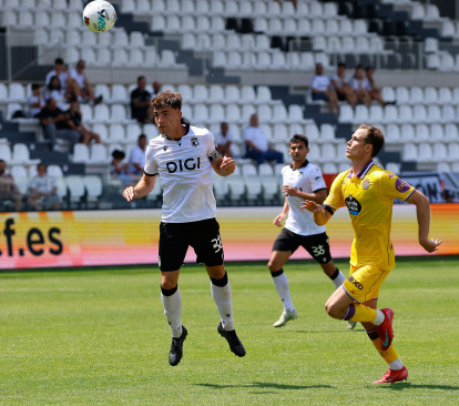 Imagen del partido entre el Burgos CF y el Valladolid.