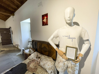 Imágenes de la exposición 'Altares' de Jorge García Varona y Álex Heras que puede verse hasta este domingo en el Centro de Arte de Tardajos.