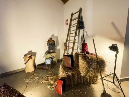 Imágenes de la exposición 'Altares' de Jorge García Varona y Álex Heras que puede verse hasta este domingo en el Centro de Arte de Tardajos.