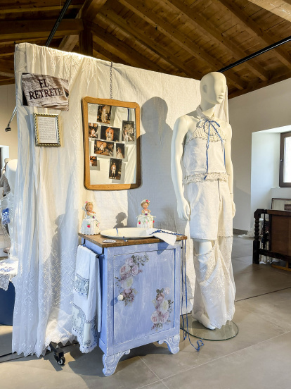 Imágenes de la exposición 'Altares' de Jorge García Varona y Álex Heras que puede verse hasta este domingo en el Centro de Arte de Tardajos.