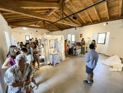 Imágenes de la exposición 'Altares' de Jorge García Varona y Álex Heras que puede verse hasta este domingo en el Centro de Arte de Tardajos.