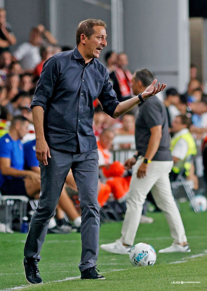 Luis Miguel Ramis: “Tenemos que ser una piña los 35, no solo los 11 que inician”.