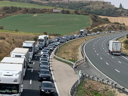 Retenciones en la AP-1 a la altura de Monasterio de Rodilla en dirección Vitoria tras un accidente en Santa Olalla de Bureba.