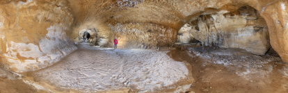 Vista de las Galerías de las Huellas, uno de los espacios más restringidos de Ojo Guareña, captada con tecnología 360º para facilitar su divulgación sin comprometer la conservación del entorno.