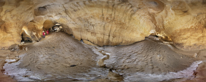 Vista de las Galerías de las Huellas, uno de los espacios más restringidos de Ojo Guareña, captada con tecnología 360º para facilitar su divulgación sin comprometer la conservación del entorno.