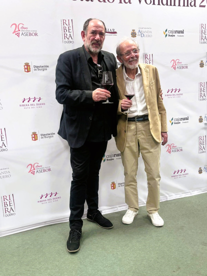 Los actores Karra Elejalde y Emilio Gutiérrez Caba pusieron voz y emoción a un encuentro en el que se reivindicó el papel del vino como motor cultural y afectivo del territorio.