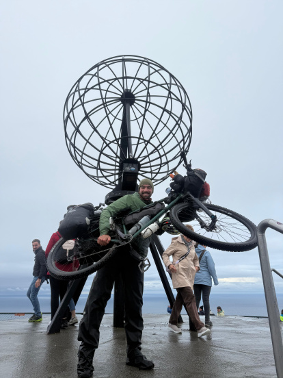 Instante del viaje en bicicleta de Pablo hasta Cabo Norte en Noruega.