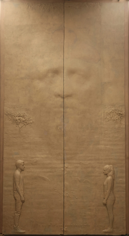 Así ha llegado la primera de las Puertas de Antonio López para la Catedral de Burgos al Museo.