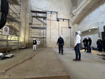 Así ha llegado la primera de las Puertas de Antonio López para la Catedral de Burgos al Museo.