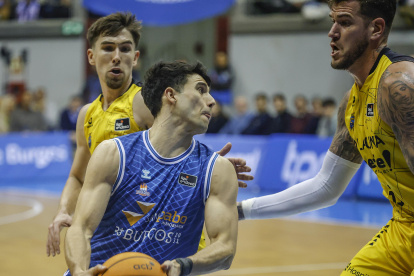 Imagen del partido entre el Recoletas Salud San Pablo Burgos y La Laguna Tenerife.