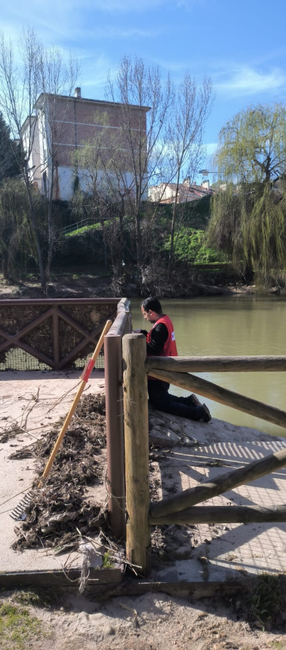Cruz Roja limpiando el Barriles