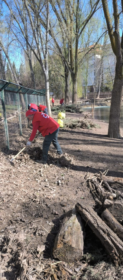Cruz Roja limpiando el Barriles