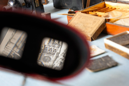 Elementos del Laboratorio de Fotografía de Juan Antonio Cortés a principios del siglo XX.