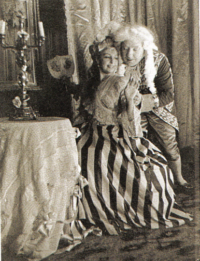 Actuando como Don Perlimplín, junto a María Teresa León.