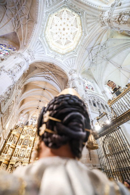Instante del homenaje al Cid de las falleras y la corte burgalesa.