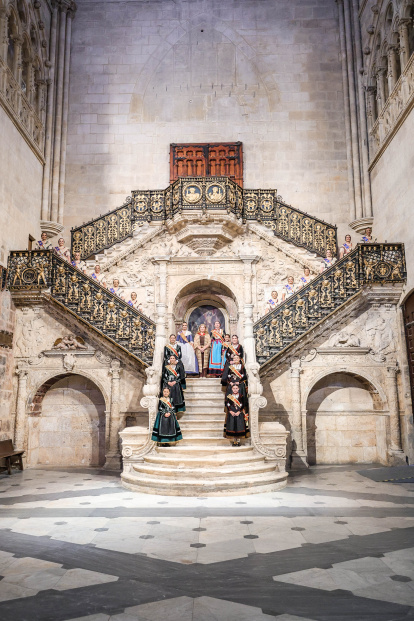 Instante del homenaje al Cid de las falleras y la corte burgalesa.