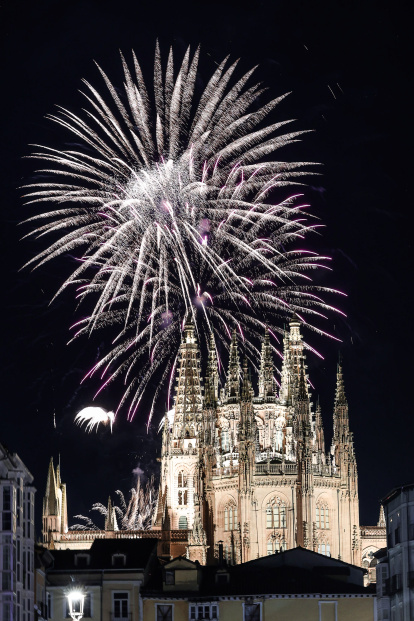 Instante de la primera sesión de fuegos artificiales de las fiestas de San Pedro 2026