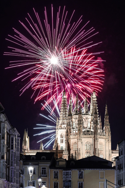 Instante de la primera sesión de fuegos artificiales de las fiestas de San Pedro 2026
