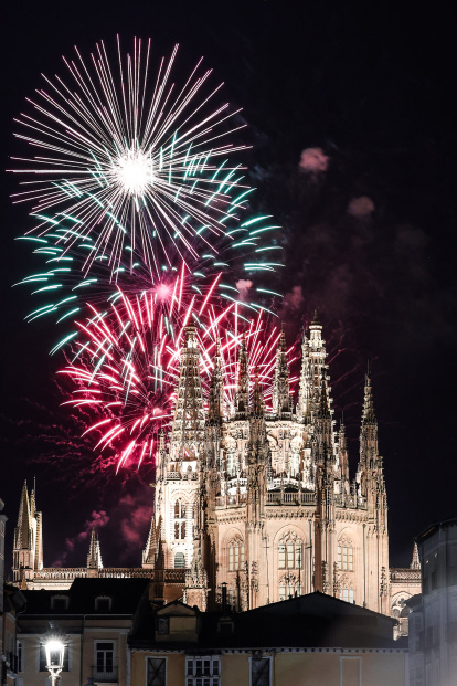 Instante de la primera sesión de fuegos artificiales de las fiestas de San Pedro 2026