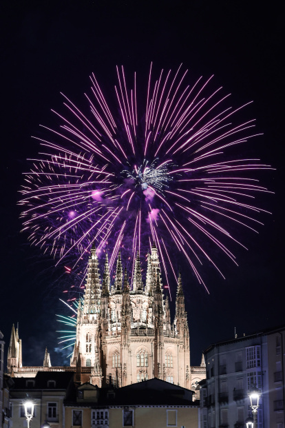 Instante de la primera sesión de fuegos artificiales de las fiestas de San Pedro 2026