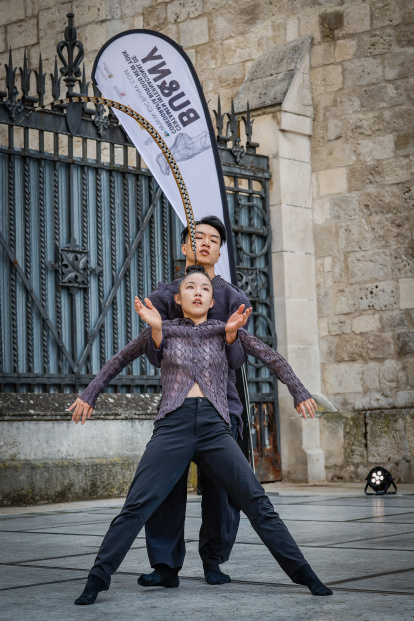 Creaciones coreográficas que han recorrido diferentes teatros europeos se disfrutaron a los pies de la Catedral de Burgos.