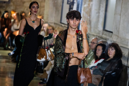 Desfile de moda MOBU 2026.